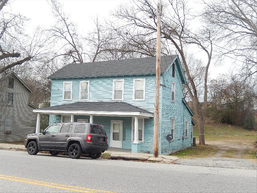 2nd image of 608 W Main St