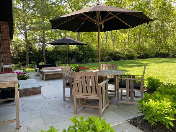 https://photos.zillowstatic.com/fp/6d2de7893530ca5f7c19f7da670d2d8e-p_e.webp