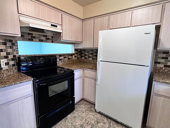 3rd image of 2073 Clover St NE