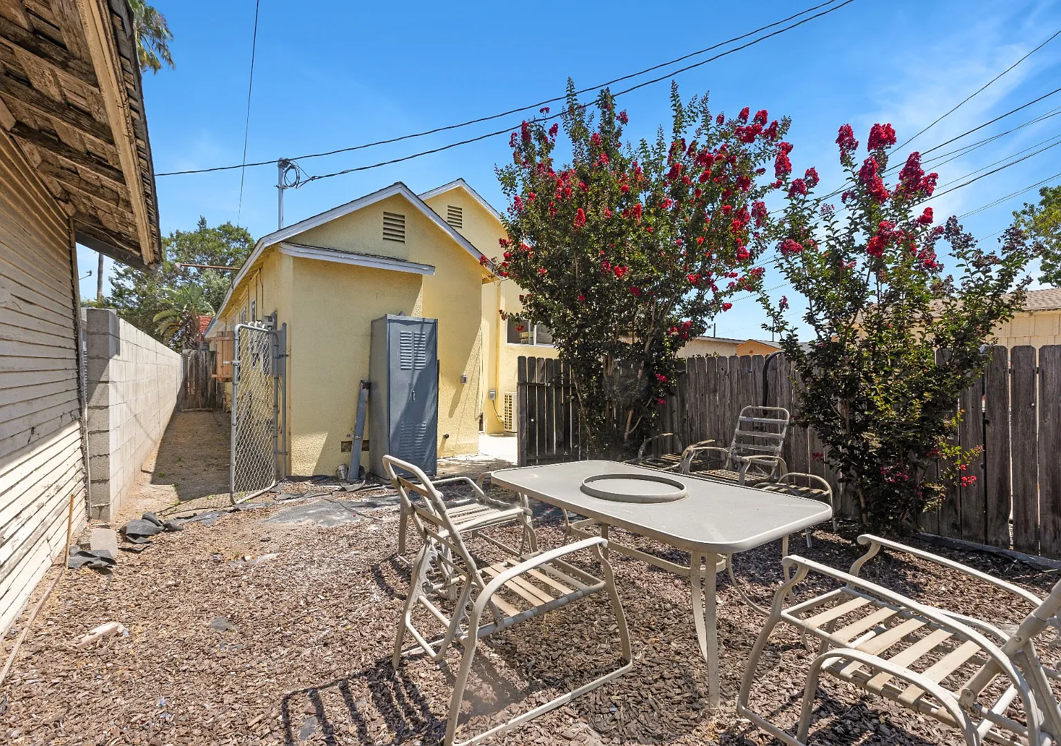 5327 6th Ave, Los Angeles, CA 90043, USA — Photo 4