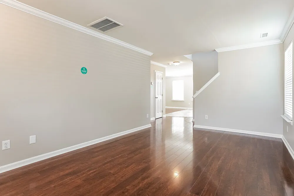 3 bed, 2.5 bath, 1995 sqft, $2,160 — Photo 4