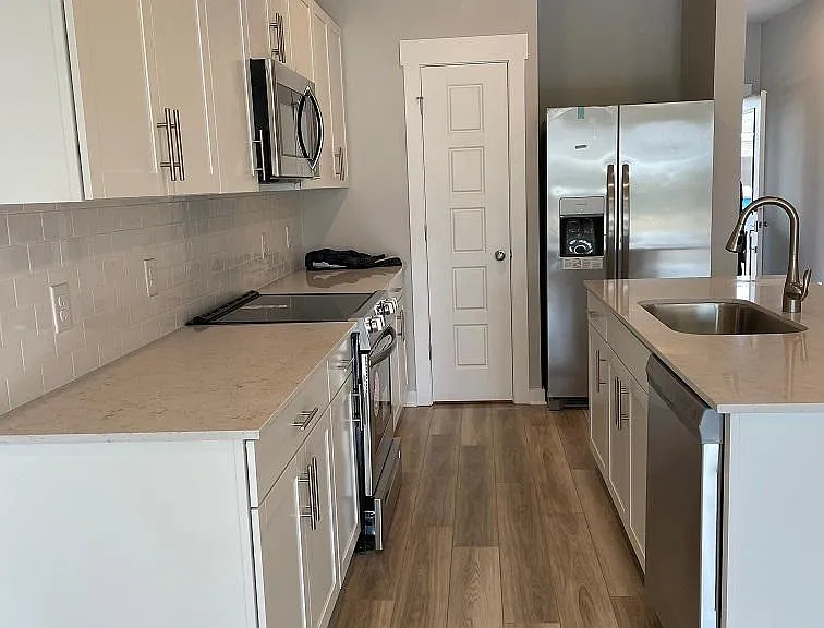 385 Casper Dr — Photo 3