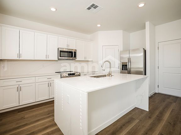 3rd image of 2439 Dolly Ave