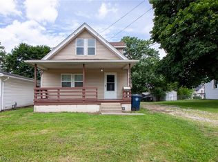 1869 Springfield Center Rd, Akron, OH 44312