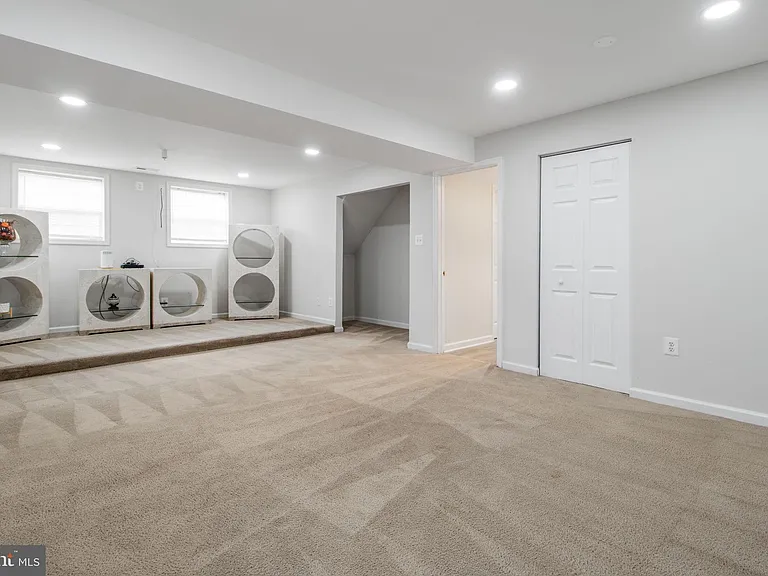 7602 Mezmer Ln — Photo 16