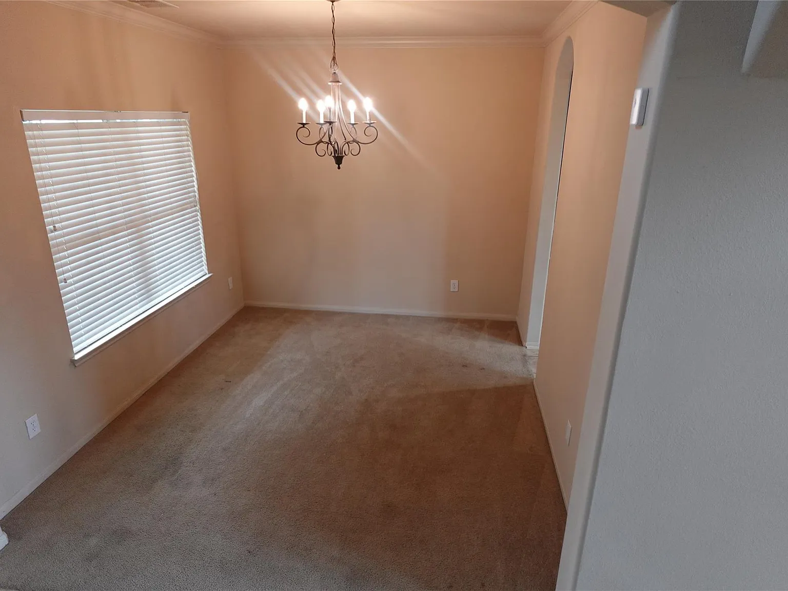 4 bed, 2.5 bath, 2376 sqft, $2,295 — Photo 2