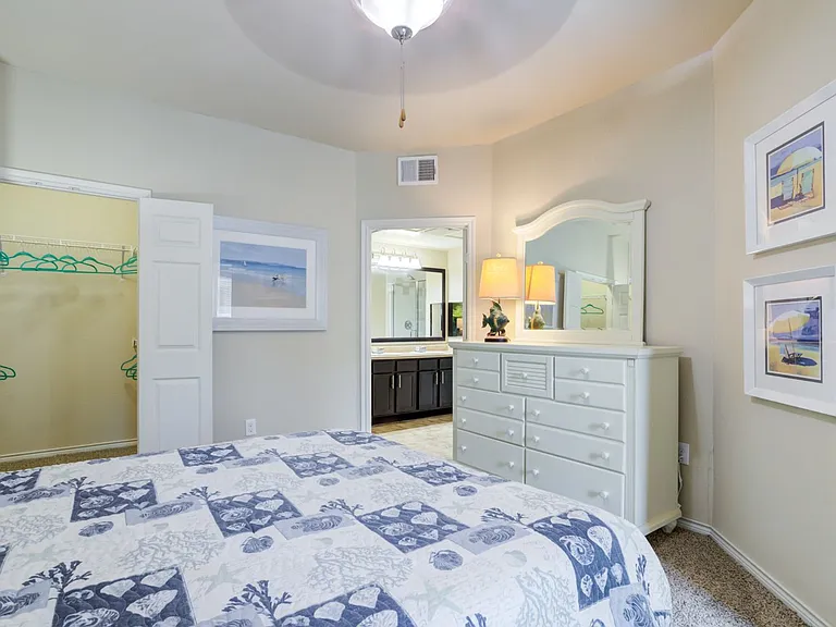Bay Vista Apartments — Photo 17