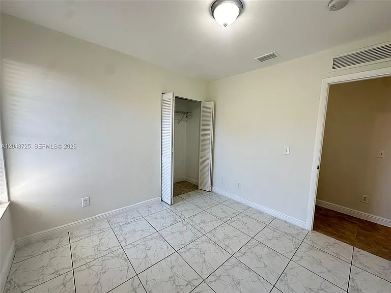 2235 Farragut St — Photo 8