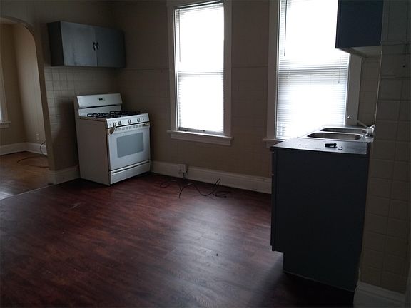 4th image of 3923 Elm St APT 2R
