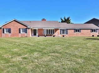 587 Stratshire Ln, Columbus, OH 43230