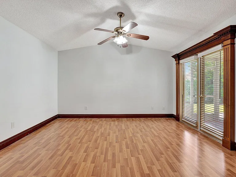 6149 Foster St — Photo 10