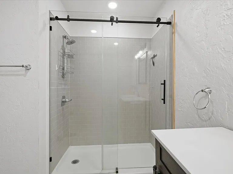 1011 Walnut St — Photo 21