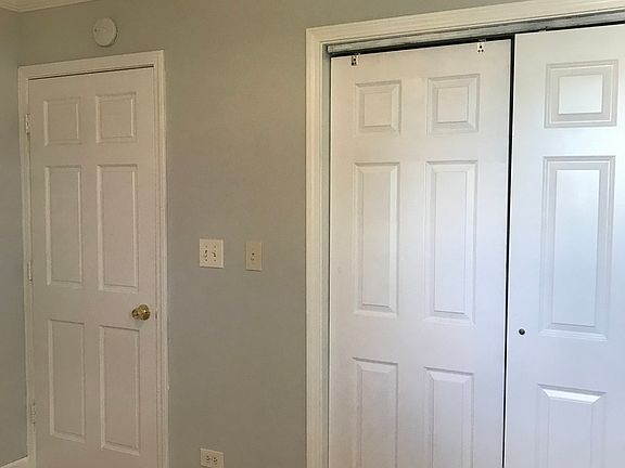 5th image of 4627 S La Crosse Ave