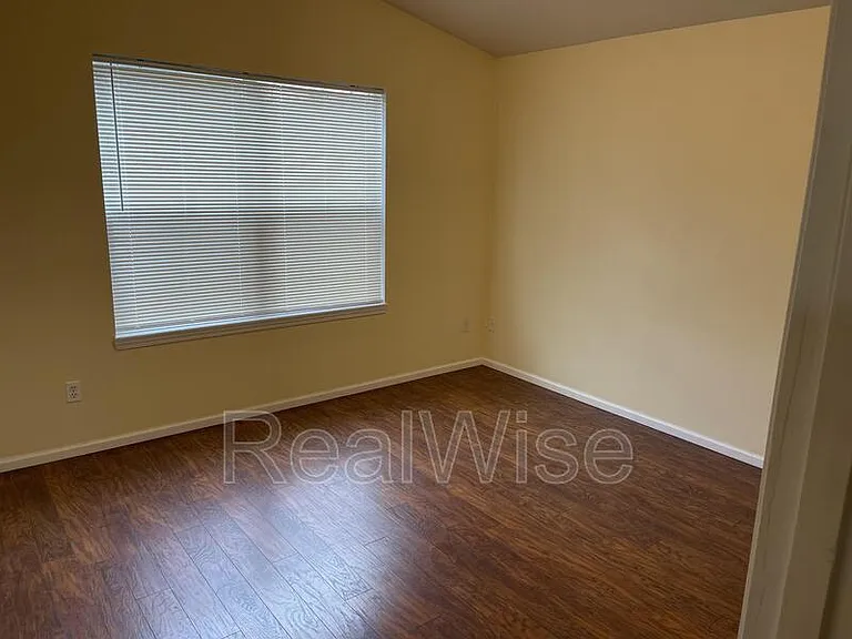 656 E Park St — Photo 8