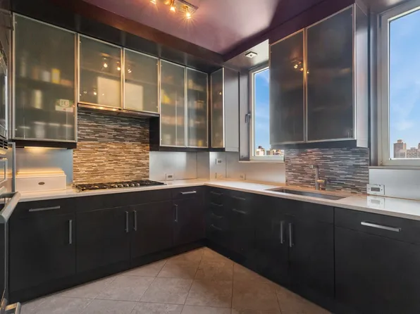 201 East 80th Street image 7 of 16