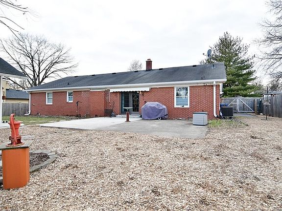 3rd image of 703 Bradford Cir