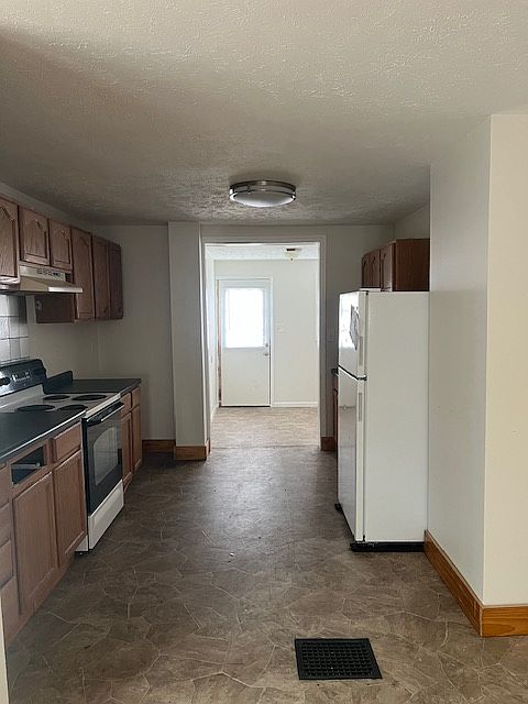 2nd image of 1222 W Walnut St