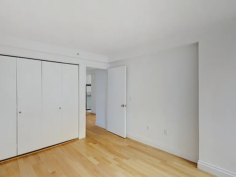150 E 44th St #20-B — Photo 8