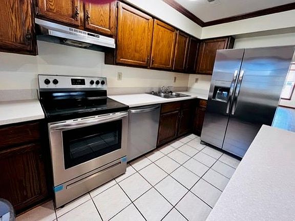 Brand new range, dishwasher, sink, garbage disposal, and refrigerator!