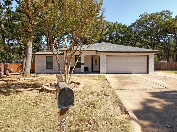2101 Rainwood Ct, Arlington, TX 76017