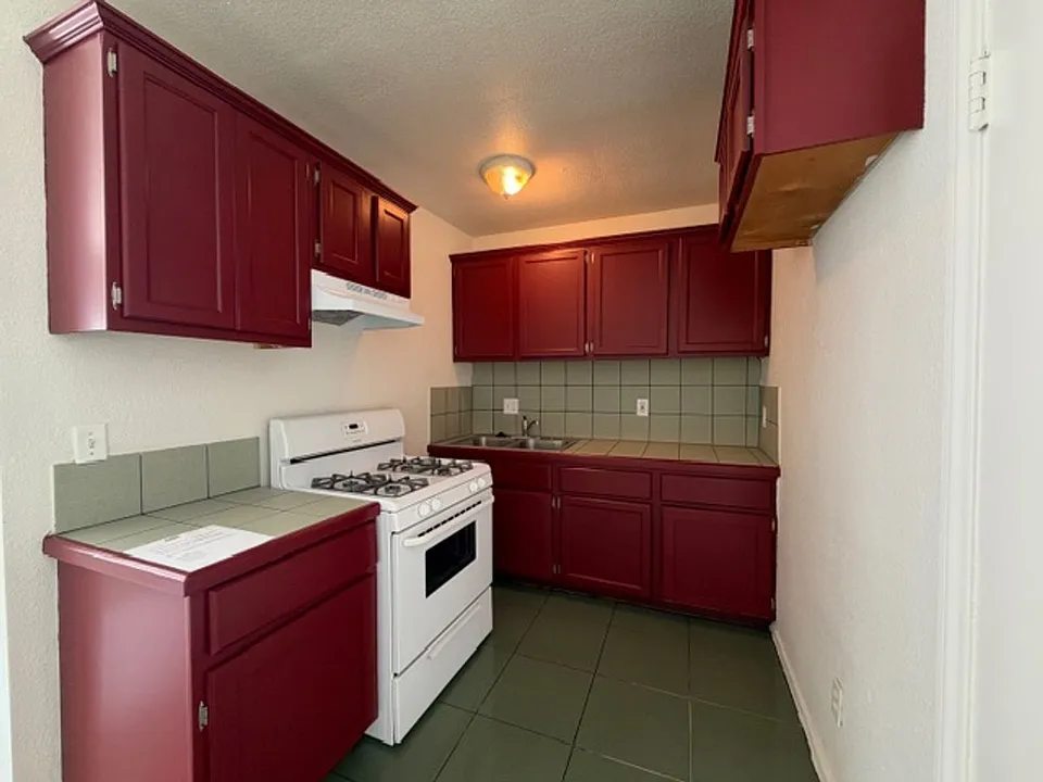 1561 W Pacific Coast Hwy