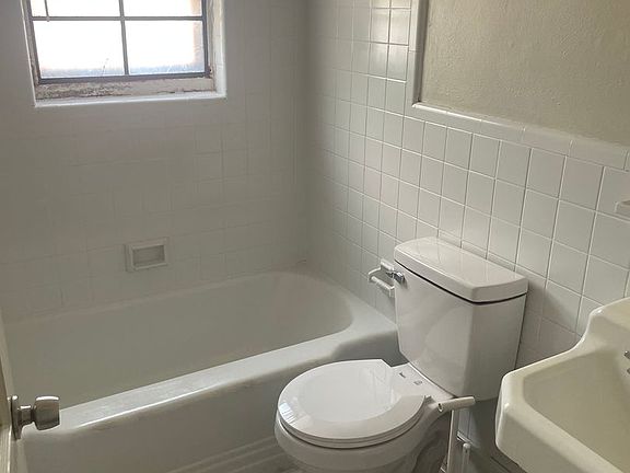 4th image of 2718 Broad St NW #4
