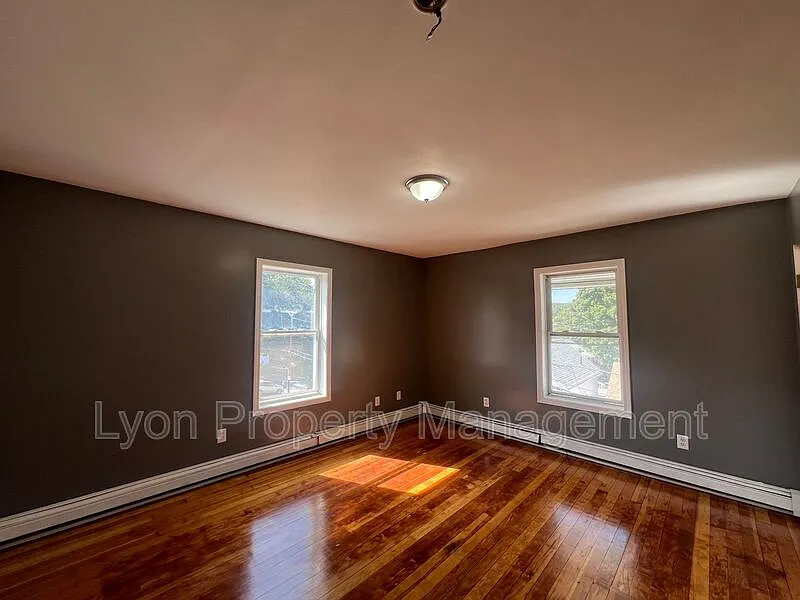 Building Photo - 156 Pleasant St #3