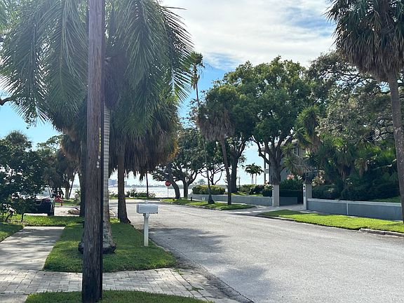 3rd image of 1021 Marine St #1