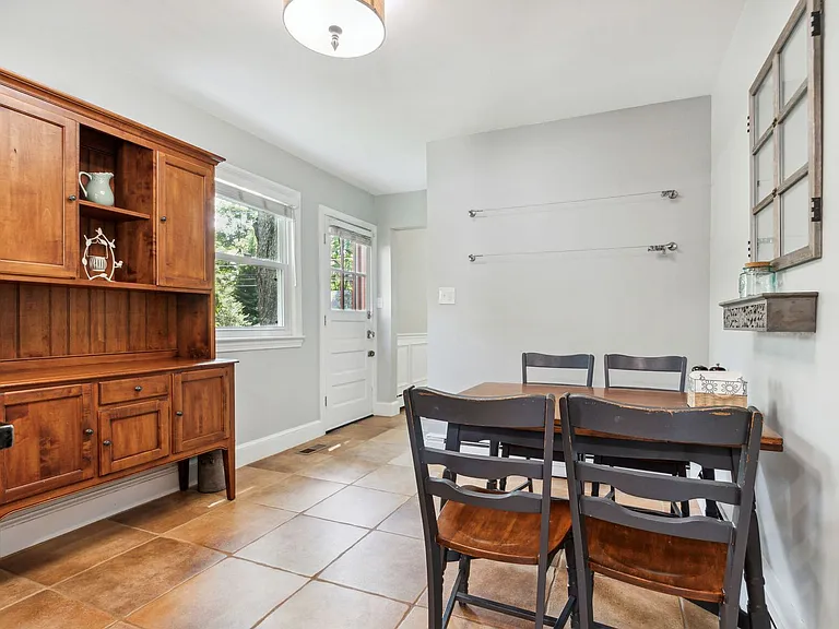9909 Gardiner Ave — Photo 9