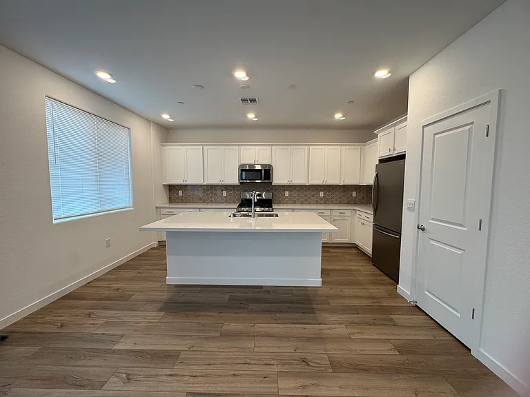 8143 Champart Cir — Photo 10