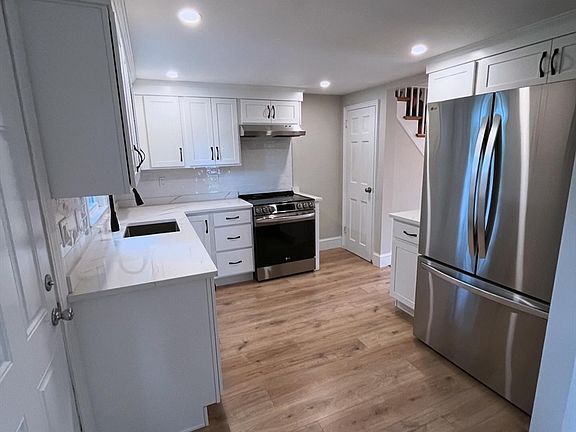 4th image of 19 John Quincy Ln