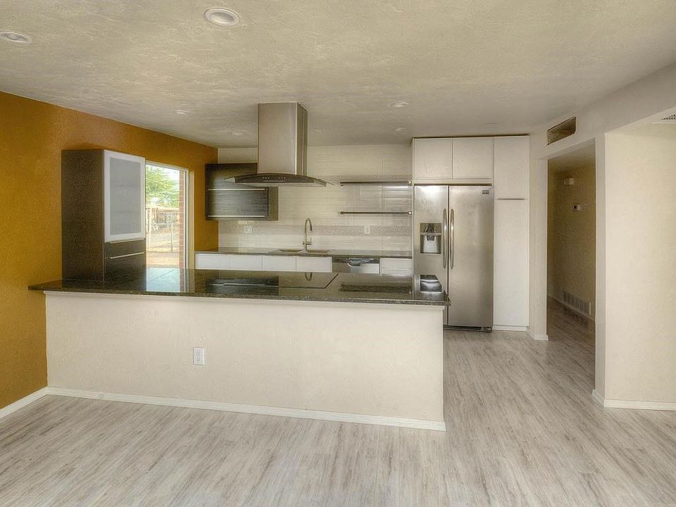 1st image of 8121 E Balfour Dr