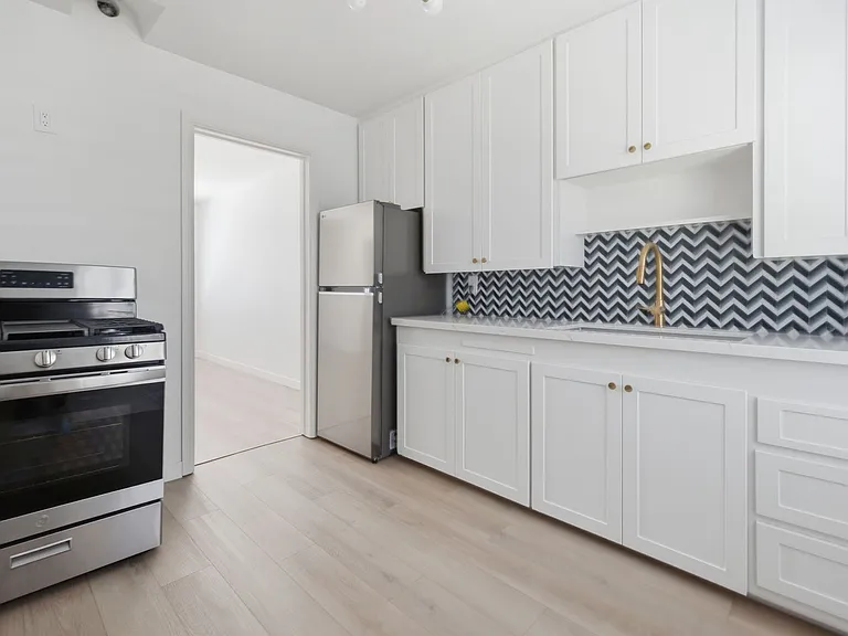 717 E Medio St — Photo 2