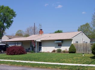 39 Elm Ln, Levittown, PA