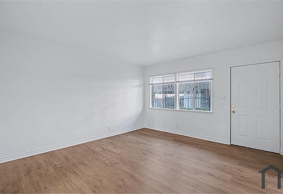 4th image of 727 W 81st St APT 4