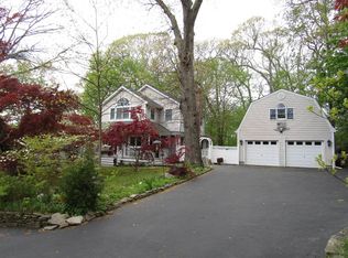 15 Sharon Ave, Setauket, NY 11733