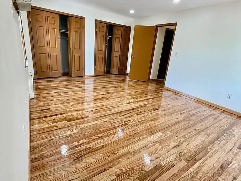 110 Humphrey Ave — Photo 6