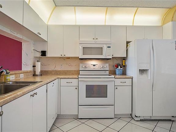 4th image of 10160 NW 24th Pl APT 203