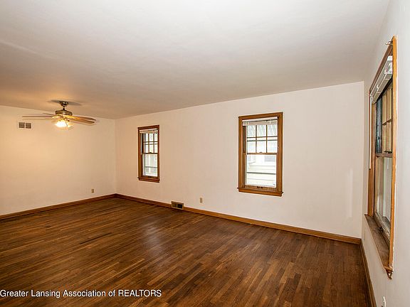 2nd image of 820 Newton St