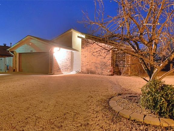 2nd image of 824 N Tiffany Court Way