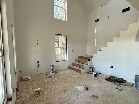 5th image of 22506 Maes Ln