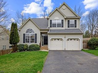 12 Manning Ct, High Bridge, NJ 08829