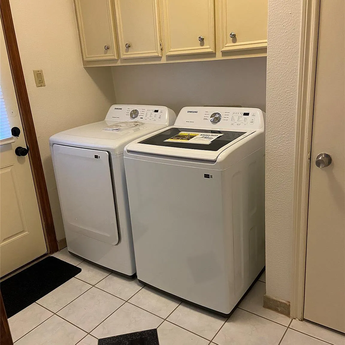 4 bed, 2.5 bath, 2118 sqft, $1,950 — Photo 3