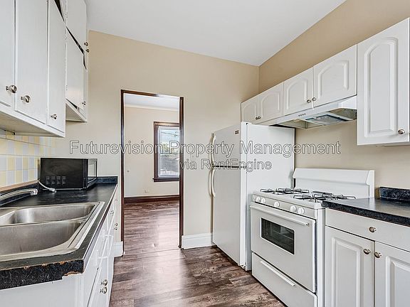 5th image of 6 Irving St Unit 2