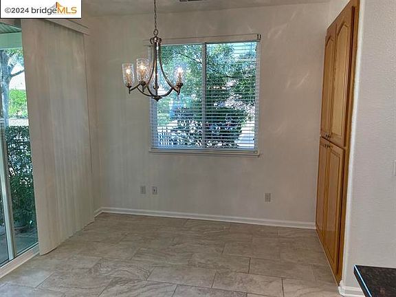 4th image of 565 Quindell Way