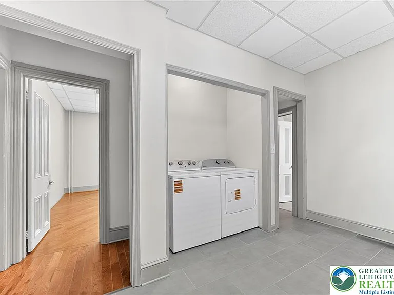 401 W Broad St — Photo 12