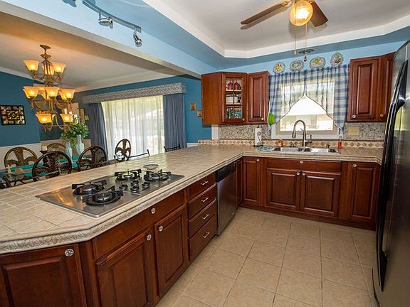 4th image of 203 W Swanson Cir N