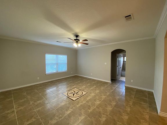 5th image of 213 Clarence St #201