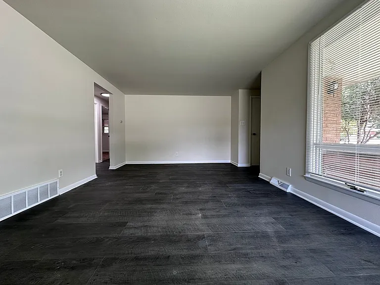 490 Saint Bernard Dr — Photo 5