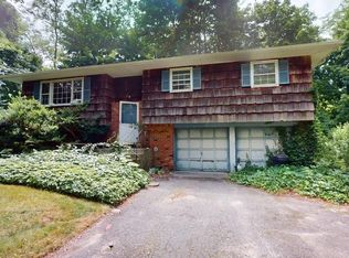 30 Cedar Ave, Sound Beach, NY 11789